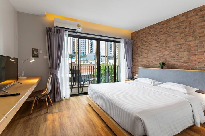 Whole floor, 5 Bedrooms near subway gallery image 5