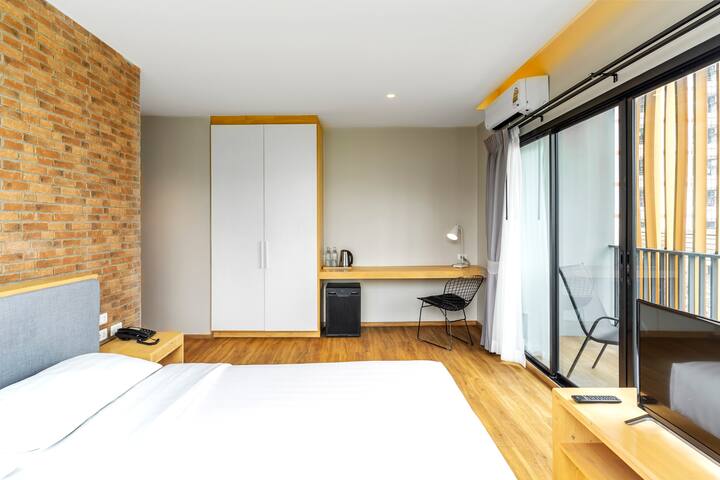 Whole floor, 5 Bedrooms near subway gallery image 2