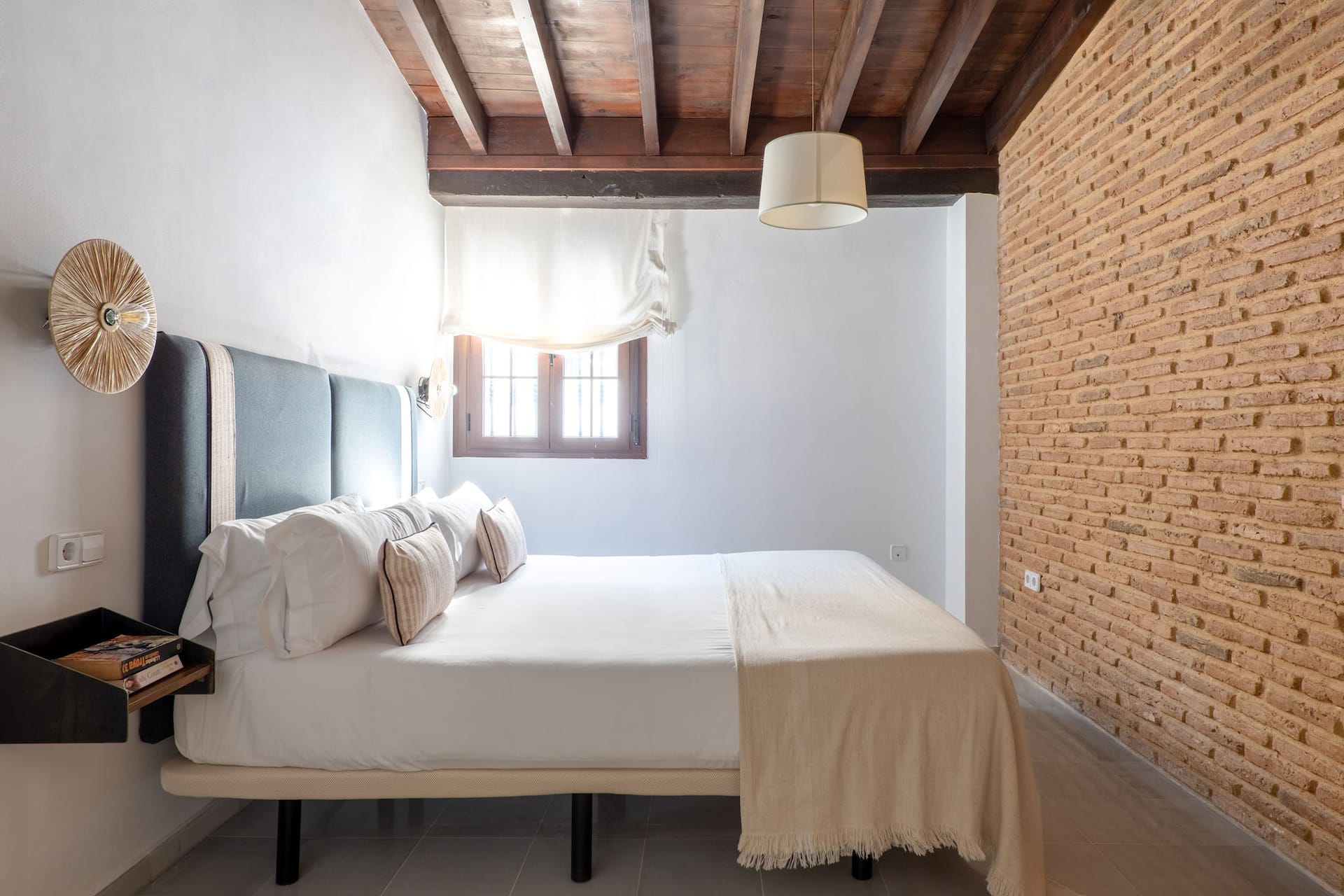 Spacious 4-bedroom apartment in Triana — photo 5