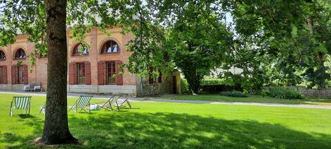 country house in château, park, pool & tennis