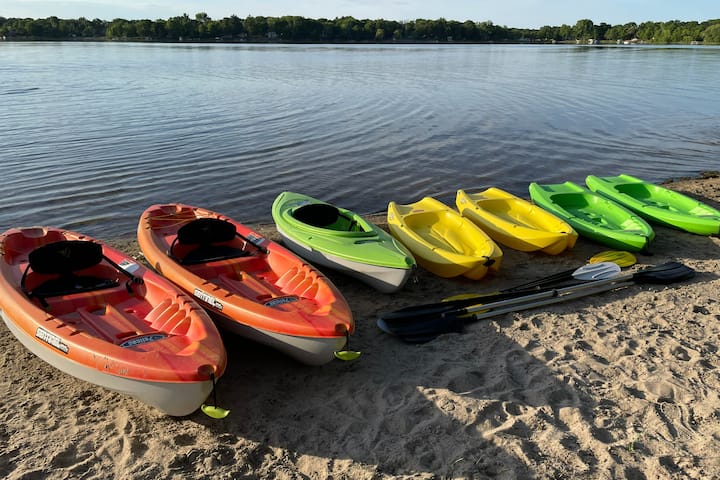Cabin on Ann Lake with 8 kayaks, canoe, dock