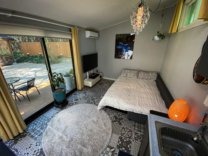 Guesthouse sofa bed (guesthouse available for bookings of four or more guests)