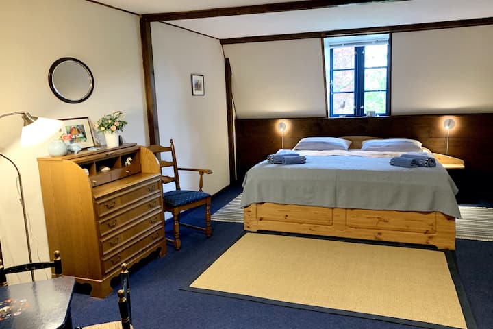 1. Stock = Schlafzimmer mit 180 x 200 cm Bett