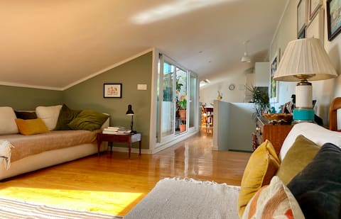 Top performing Airbnb: Rita's terrace - a cosy home on top of the hill in Lisboa
