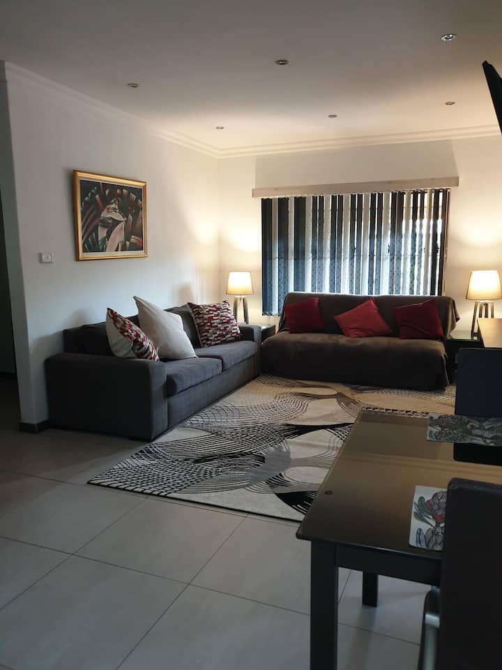 Ლაუნჯი და სასადილო სივრცე