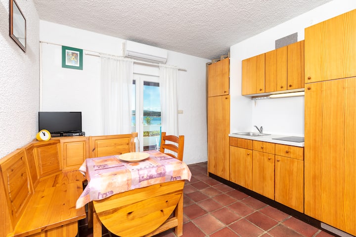 Cosy Flat In A Mediterranean Villa 30 M From Sea! - Krk