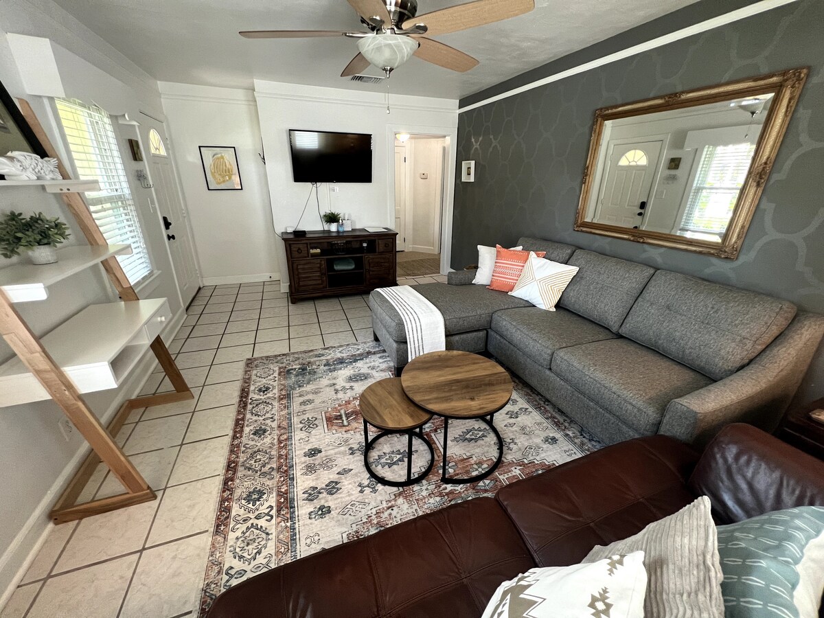 Popular Airbnb listing: Lemon House near Downtown Tampa in North Hyde Park