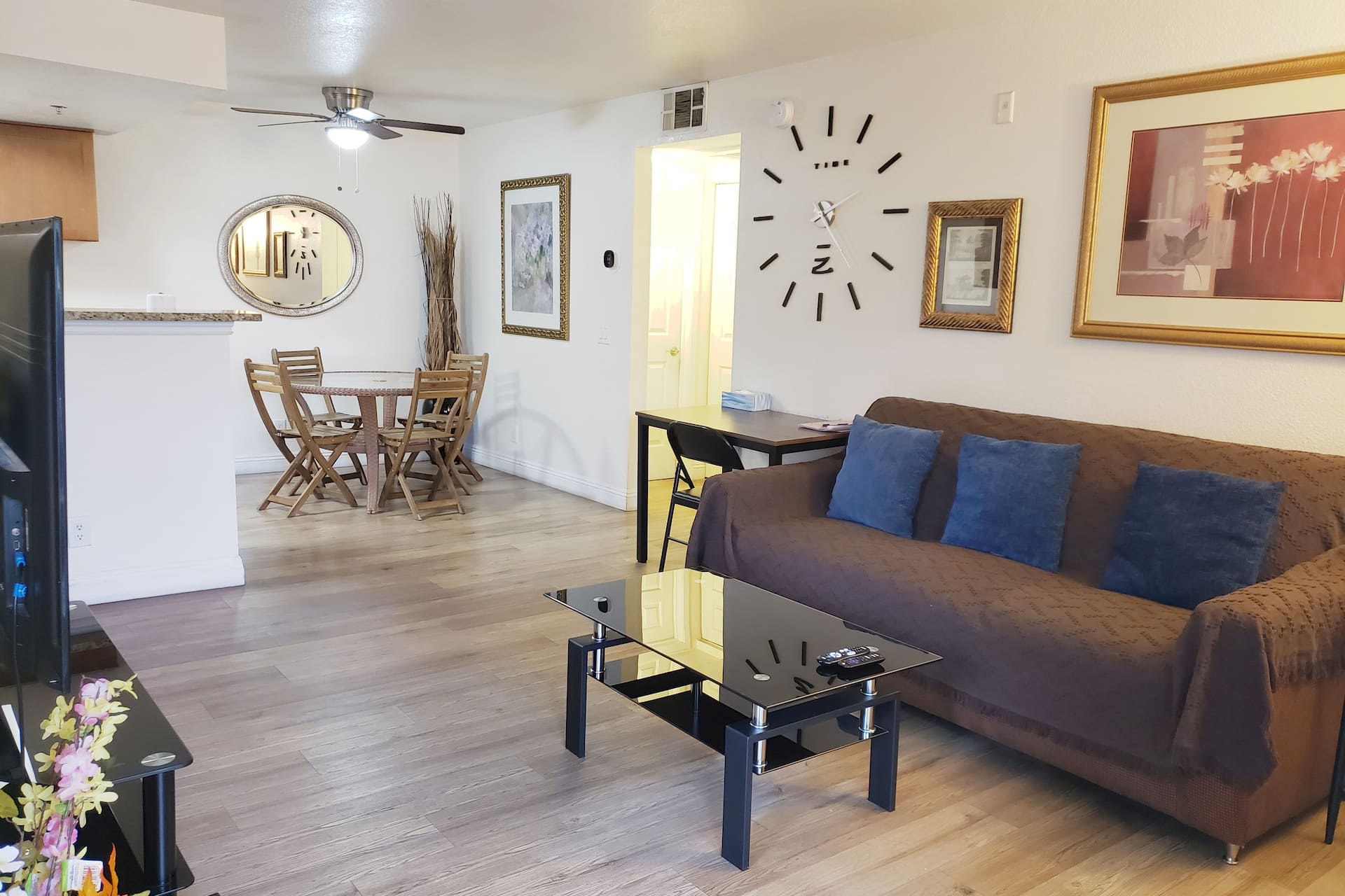 Beautiful 2BR/2BA, Gym & Pool, Room w/ Strip view