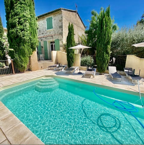 Beautiful private pool house within walking distance