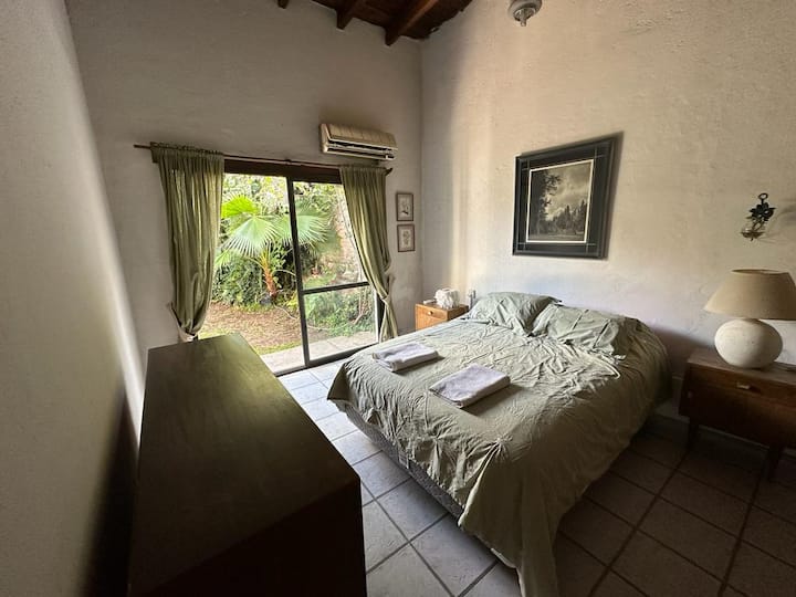 Habitación principal (cama matrimonial) con baño privado
