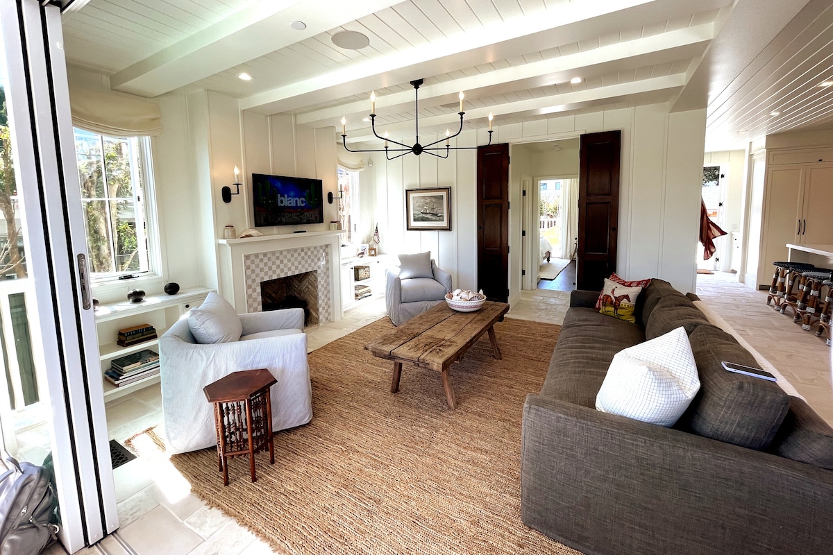 Top performing Airbnb: Beautiful Beach Colony Cottage in Del Mar
