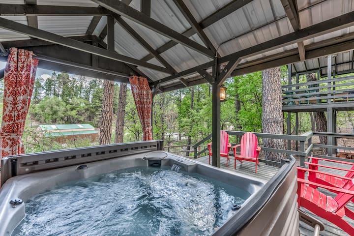Pet Friendly Hot Tub In Midtown Walk Retro Cabin Cabins For Rent In Ruidoso New Mexico United States