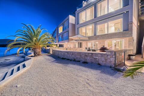 Livingstone Beach House 1