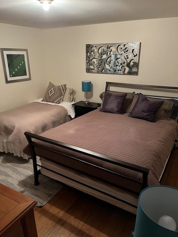 2号卧室：标准双人床+单人床