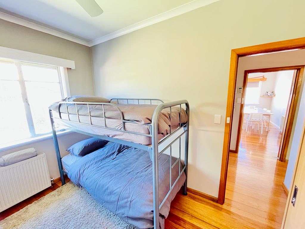 Მე-3 საძინებელში არის ოთხი ერთადგილიანი საწოლი
(ორი ორსართულიანი საწოლი)
