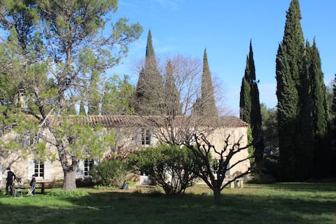 Provençal farmhouse in the heart of the Montagnette