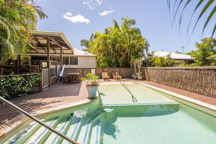 Chesson Lodge- Beautiful Views & Pool in Uki NSW