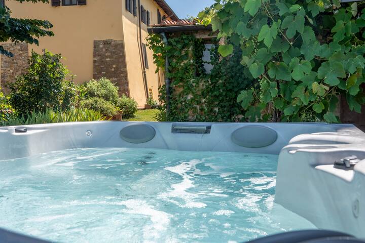 Charming Florentine Hideout gallery image 4