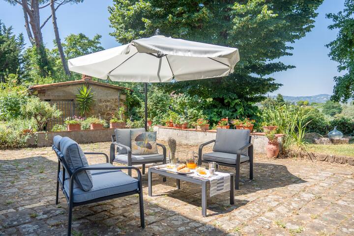 Charming Florentine Hideout gallery image 3