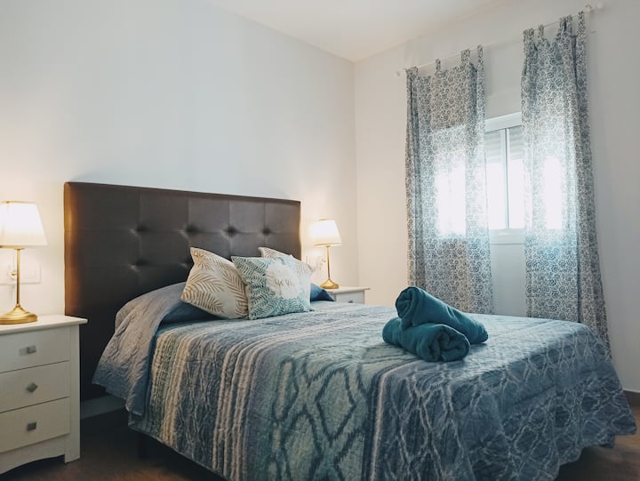 ห้องที่ 2 (พร้อมตู้เสื้อผ้าบิวท์อินพัดลม + ที่นอนเมมโมรี่)