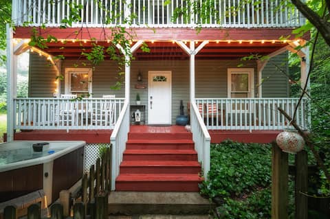Charming Cottage- Overlooking&Walk DT AVL- Hot Tub