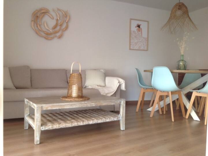 Apartamento Amplio Con Parquing, A/c, Playa 100 M - Costa Brava