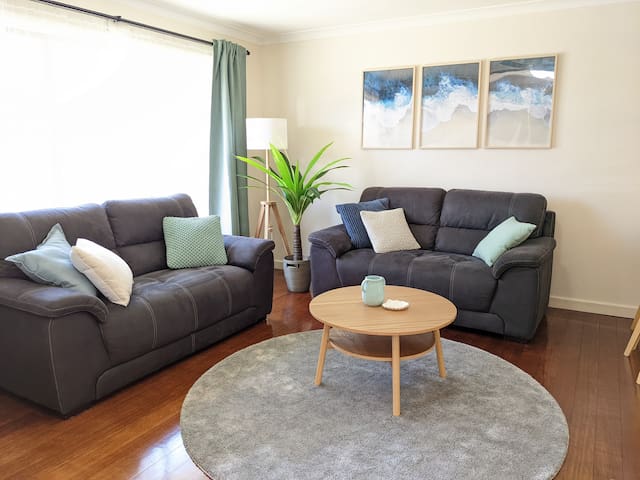 Altona Beachfront Haven – 2 Bed, 2 Bath