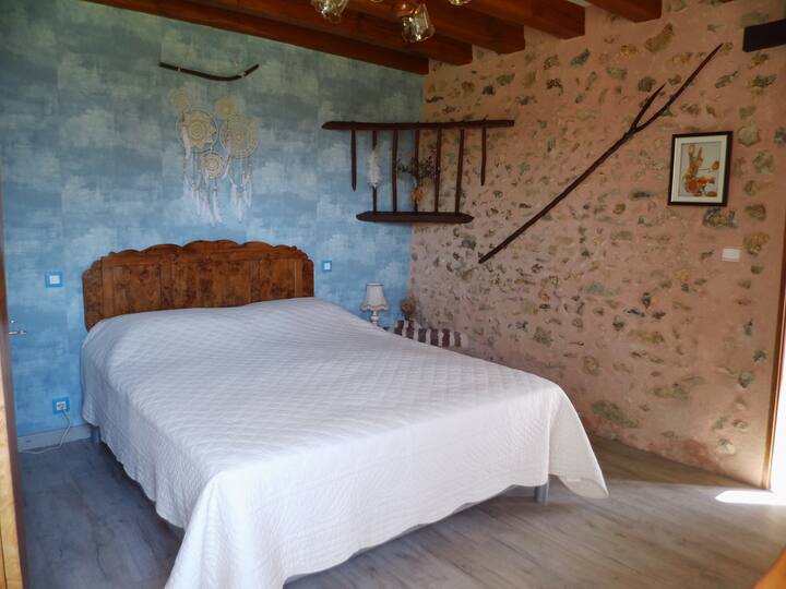Chambre rez de chaussée  avec lit de 1.60mx2m