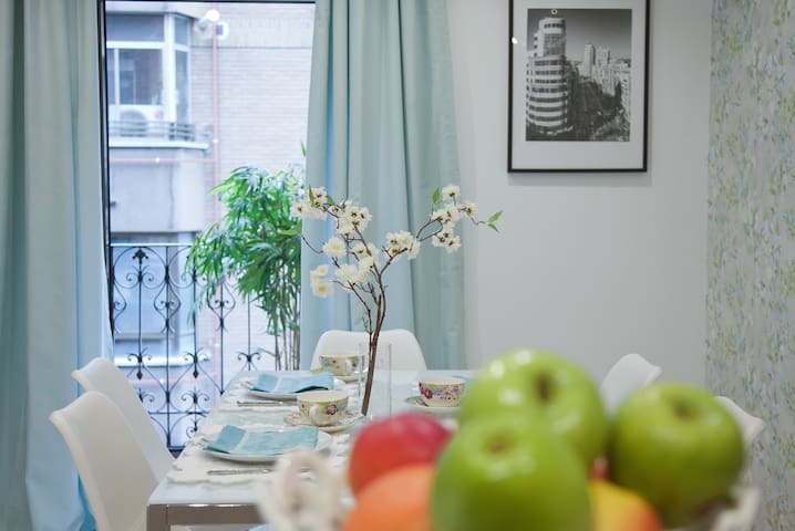 MST – In Pl. España. Wide and Elegant with 2 WC gallery image 2