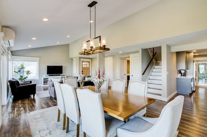 Seattle Luxury Retreat Home Near the Stadiums