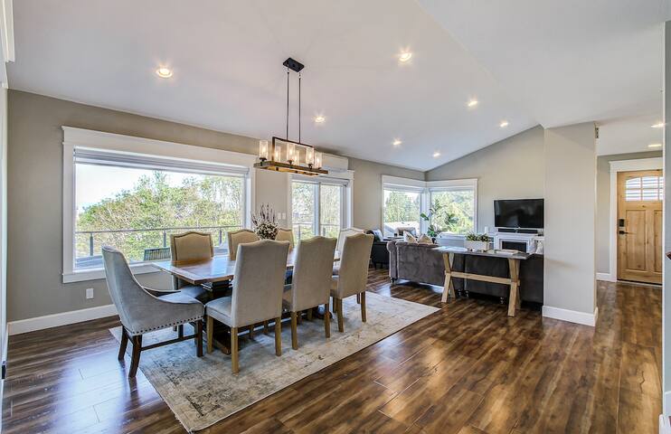 Seattle Luxury Retreat Home Near the Stadiums gallery image 4