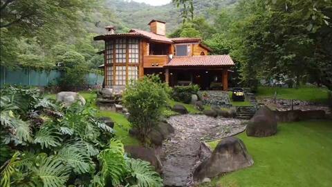 Spectacular cabin facing lagoon