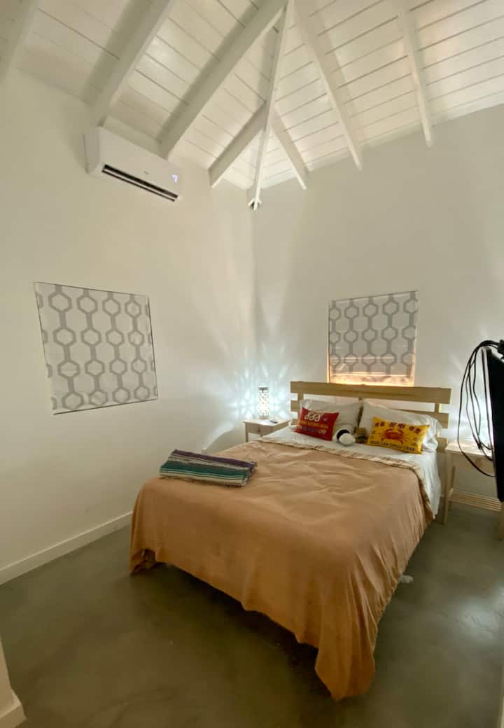 غرفة النوم الثانية (سرير بحجم كوين)