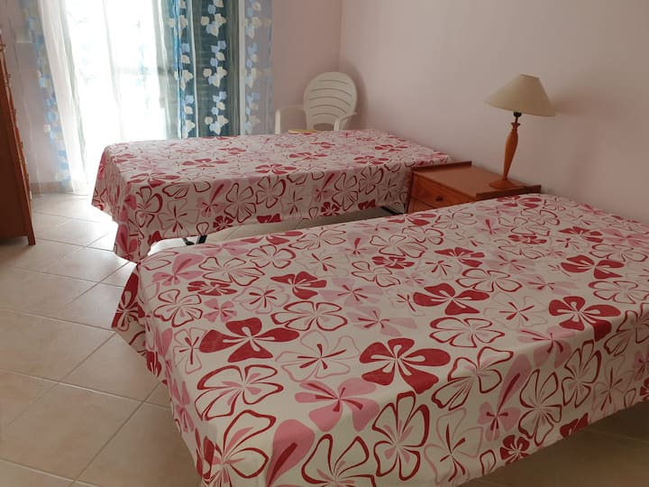 Spálňa s oddelenými posteľami