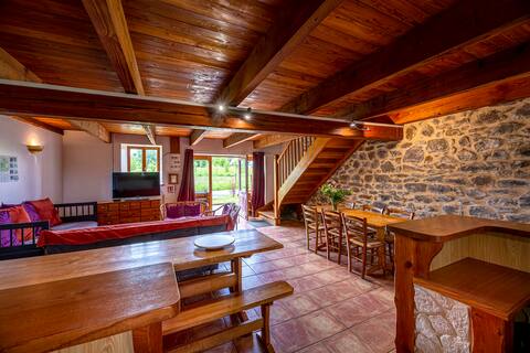 15-person gîte at 1200 m in the heart of nature, lake