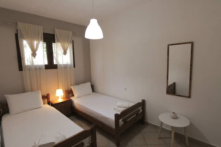 Dhoma e dytë e gjumit me 2 krevate tek