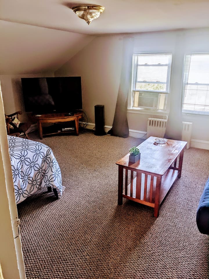Private Studio Apartment In East Woonsocket - Lake Hiawatha, Blackstone