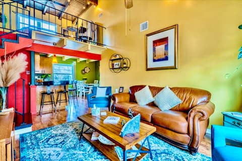 Successful Airbnb property: ★★ Lofts of SoCo ★★ Gated Pool Retreat ★★ in St. Edwards