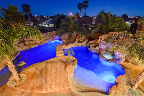 Resort Style Vegas Oasis! Close to the Strip!21:)