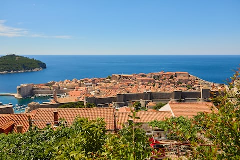 Top performing Airbnb: Sunny Tower Sea & Old Town View, Brand New Studio in Dubrovnik