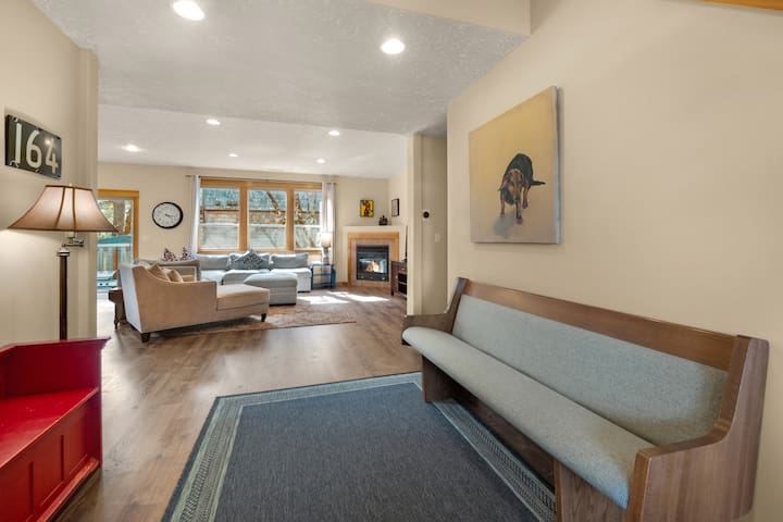 Waves Cannon Beach managed Airbnb listing 1