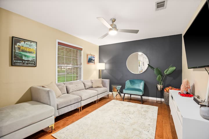 Secluded Half Acre Gem W/ Private Pickleball Court - Austin, TX