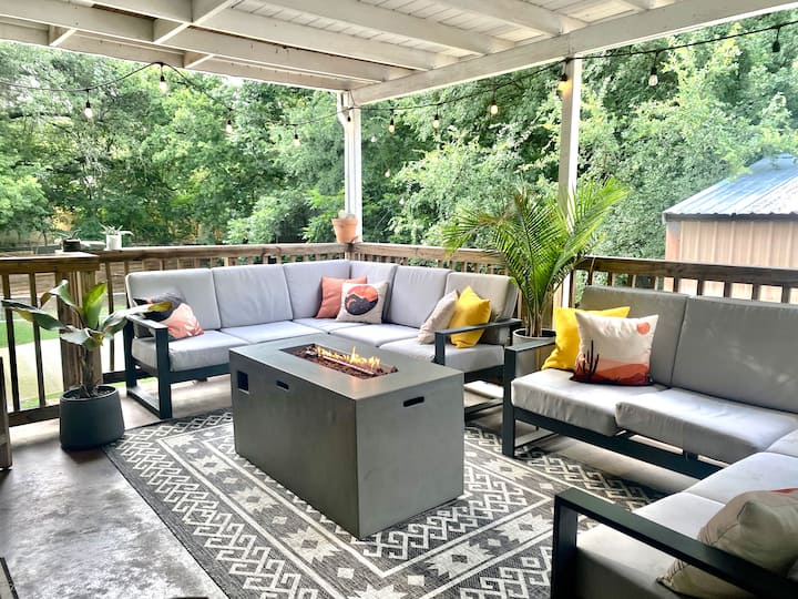 Secluded Half Acre Gem w/ Private Pickleball Court - Austin