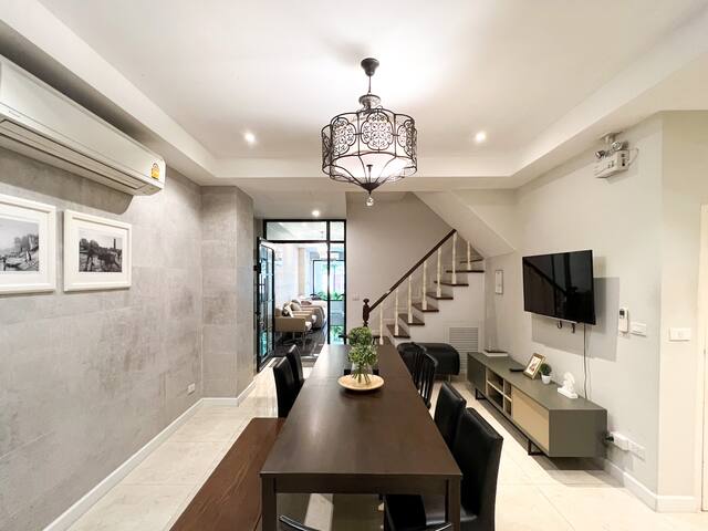 Neveu:The 3-Studio bedrooms Apt@MRT Sutthisan gallery image 3