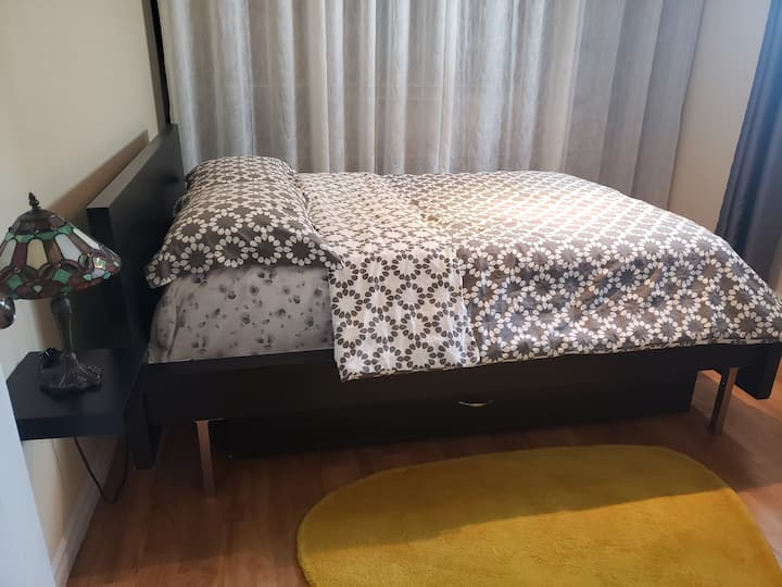 Quarto 1 com cama casal