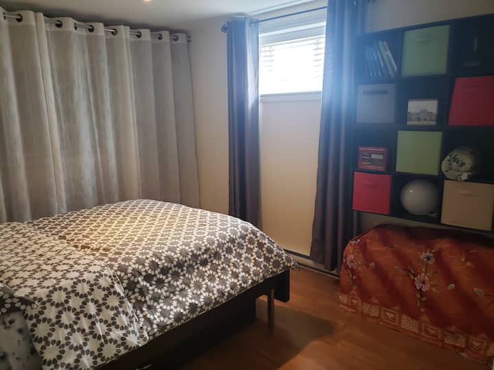 Quarto 1 com cama casal