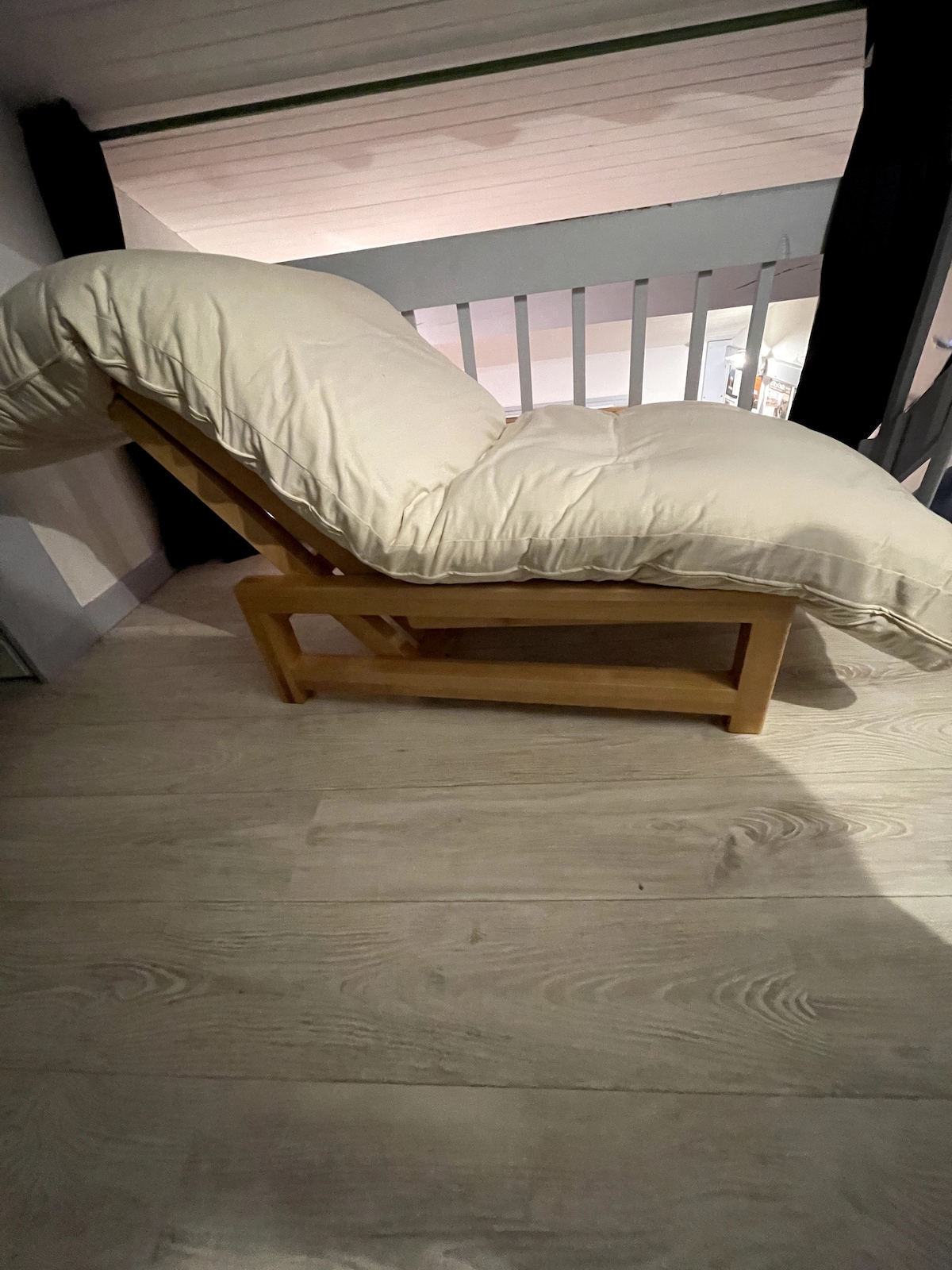 Мецанин: Разтегателен фотьойл 90 сгънат