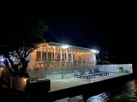 Ocean Breeze Villa, Oceanfront sleeps 1-16