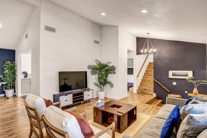 Beautiful Home With Amenities, 10mins To The Strip - Las Vegas Strip, NV
