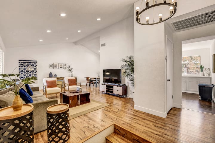 Beautiful home with amenities, 10mins to the Strip